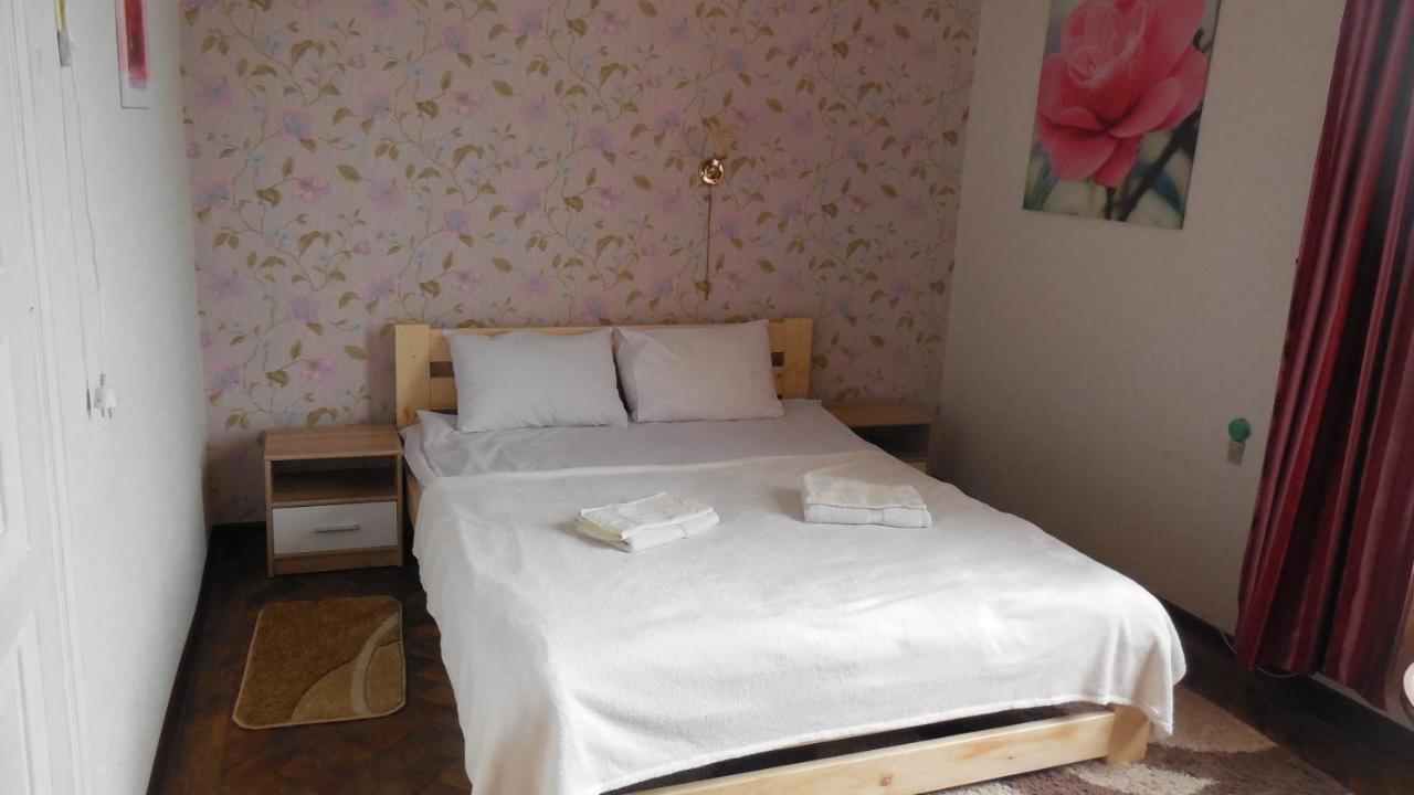2 Room Apartment Near Opera House Lviv Exterior photo