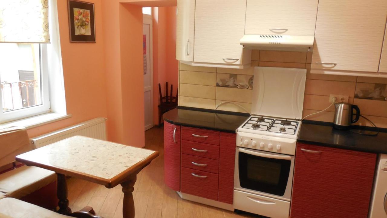 2 Room Apartment Near Opera House Lviv Exterior photo