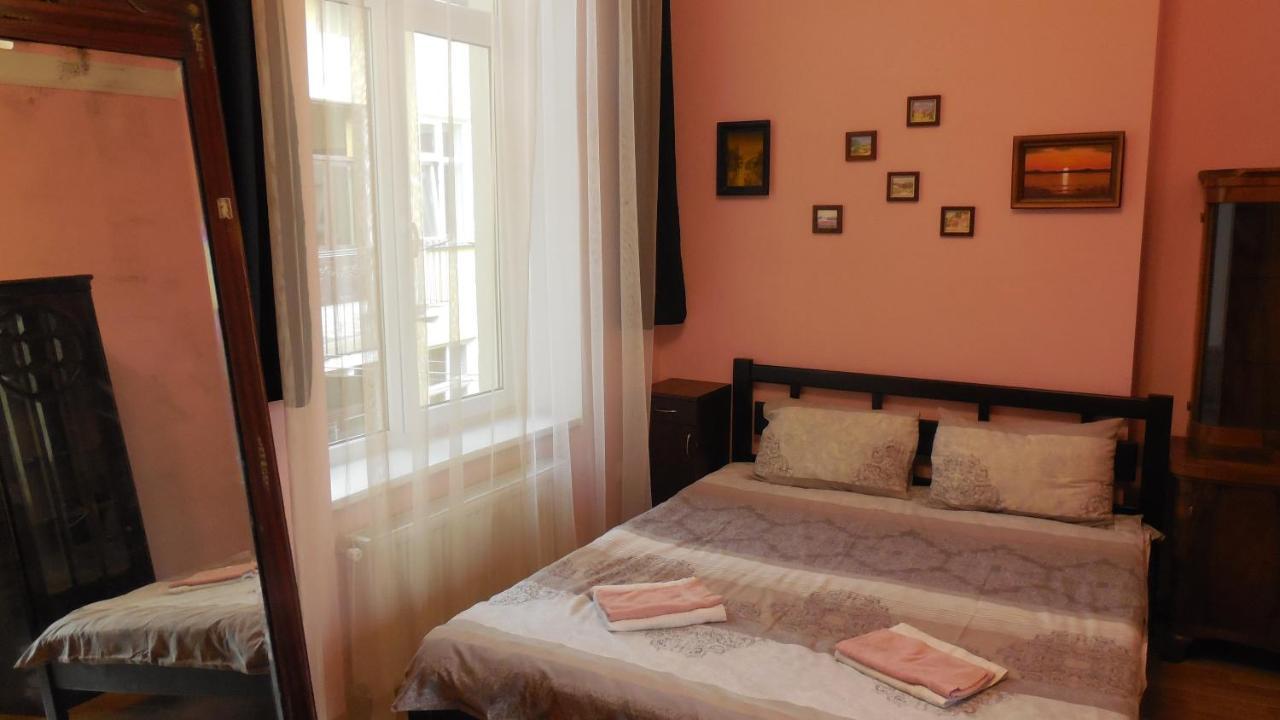 2 Room Apartment Near Opera House Lviv Exterior photo