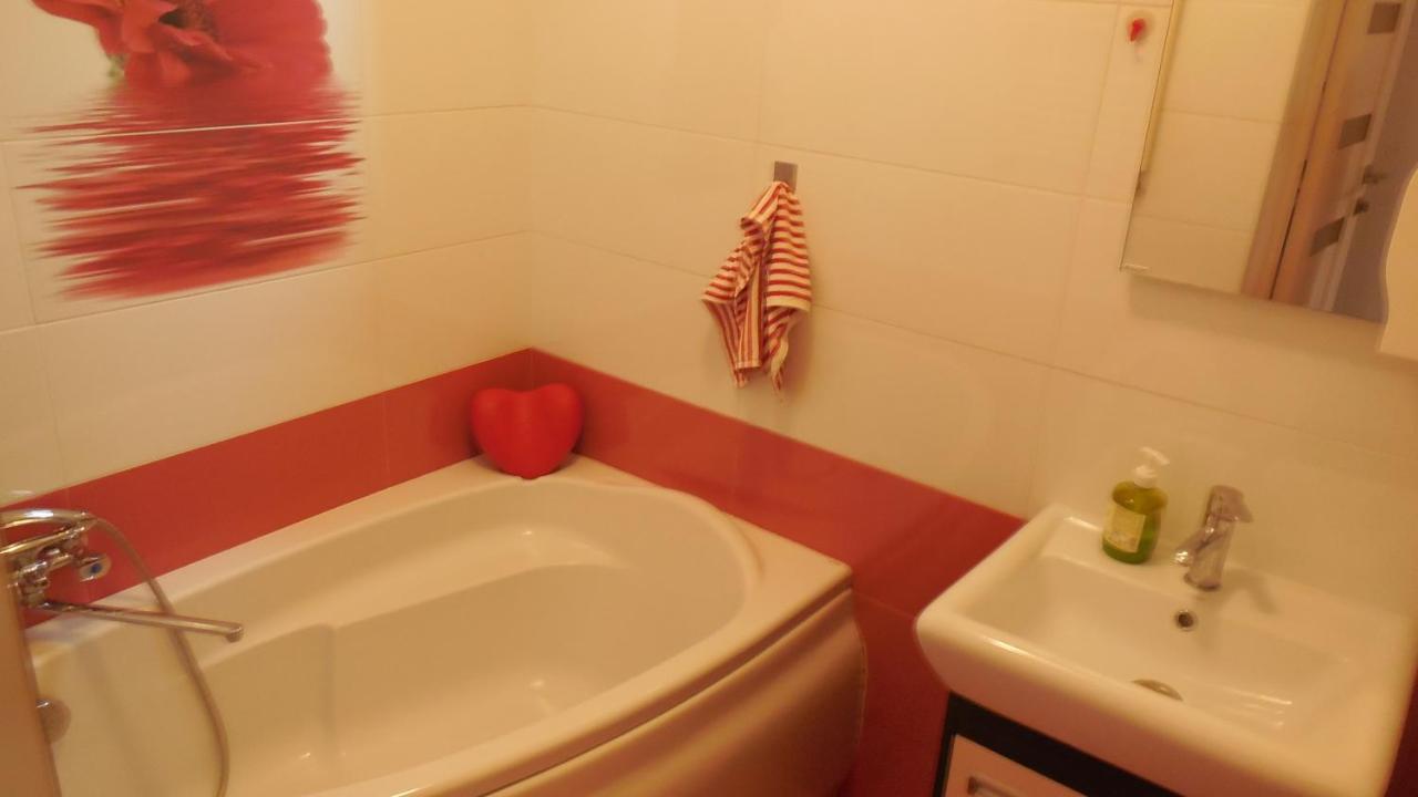 2 Room Apartment Near Opera House Lviv Exterior photo